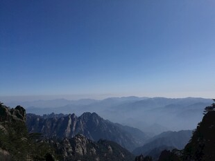 壮丽山景展现自然之美