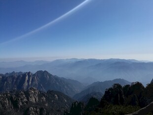 壮丽山景 天际流云