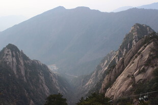 壮丽巍峨的高山景色