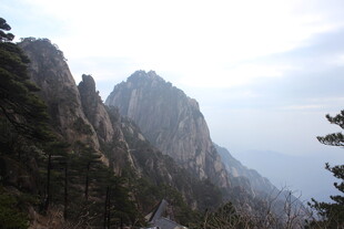壮丽黄山山峰景色