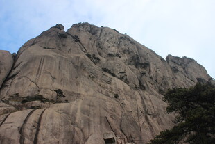 巍峨高山峻岭岩石景观