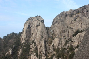 巍峨壮观的嶙峋山峰