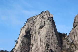 巍峨壮观的险峻山峰
