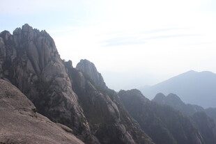 巍峨壮丽的高山景观