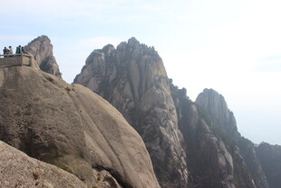 巍峨壮丽的高山景观