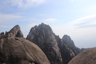 巍峨壮观的秀丽山峰