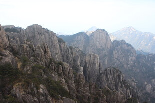 巍峨壮丽的山景