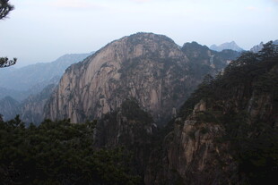 巍峨黄山奇峰景色
