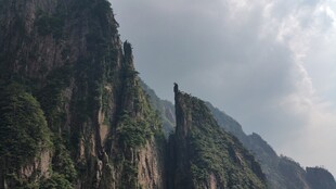 壮丽奇峰景观