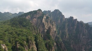 壮丽山峦景观