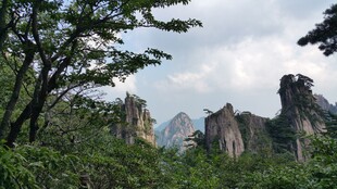 壮美奇峰山林景观