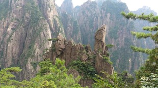 黄山奇峰上的独特景观