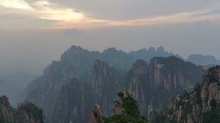 壮美黄山山峦暮色景观