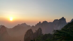 黄山日出壮丽山景