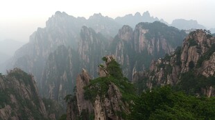 壮丽黄山奇峰云雾景观