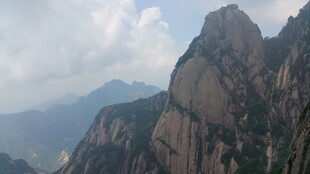 巍峨壮丽的高山景色