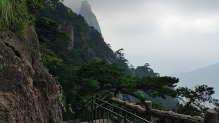 山间栈道 云雾缭绕之景
