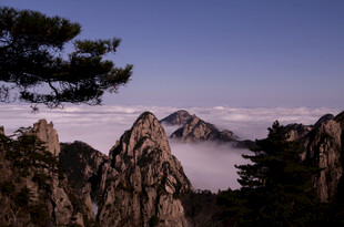 黄山云海奇峰壮丽景观