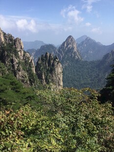 壮丽山景 山峦绿植相映