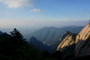 壮丽山景 云雾缭绕山峦