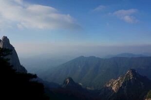壮丽山景 云端奇峰竞秀