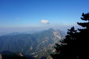 高山之巅壮丽云海景观