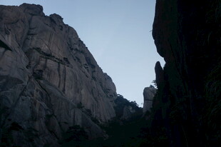 巍峨山峦 尽显自然雄浑