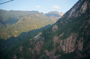 壮丽山景俯瞰图