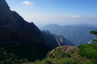 壮丽山景 远眺连绵山峦