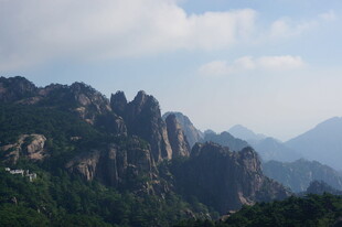 壮丽山峰自然风光