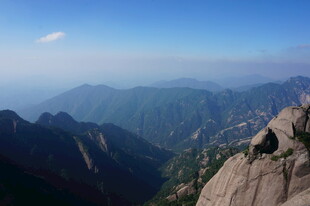 壮丽山景俯瞰连绵山脉