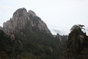 巍峨黄山奇峰