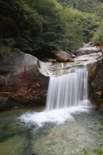 山间小瀑布 清幽自然景