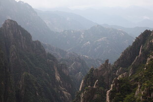 壮丽巍峨的高山景观