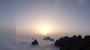 海上日出云海壮丽景观