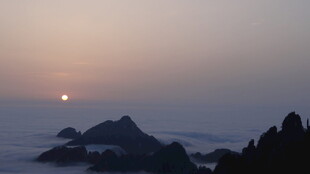 海上日出 山峦云海景观