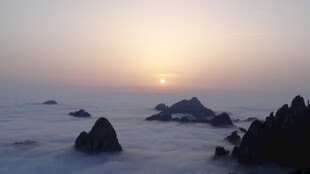 海上日出 礁石映于云海