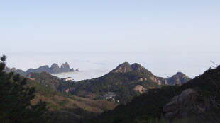 山海相依的壮美自然景观