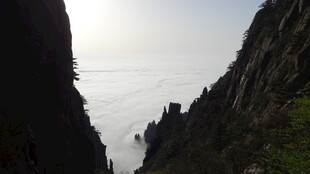 黄山奇峰云海壮丽景观