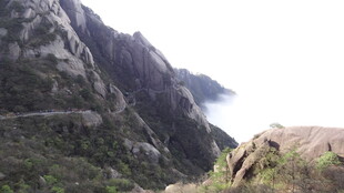 山间蜿蜒公路 壮美风光