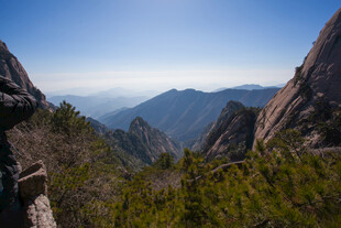 壮丽山景 远观峰峦叠嶂