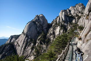 黄山奇峰栈道壮美景观