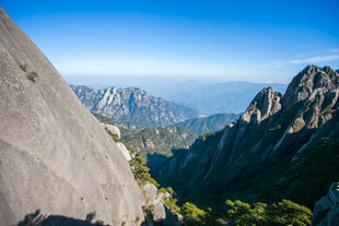壮丽山景俯瞰巍峨群峰