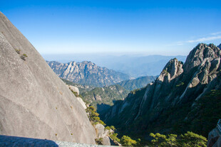 壮丽山景俯瞰辽阔视野