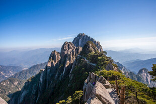巍峨山峰壮丽景致