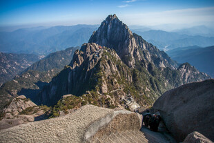 巍峨壮丽的高山景观