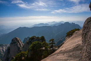 壮丽山景俯瞰绵延群山