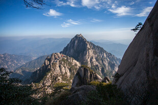 巍峨黄山奇峰壮丽景观