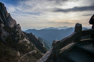 壮丽山景 一人独赏风光