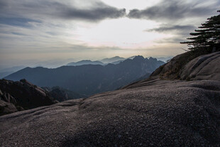 黄山壮美山景云海景观
